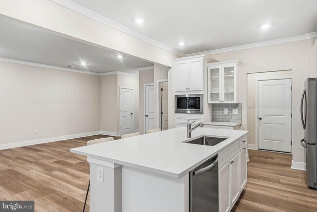 Building Photo - 32066 White Tail Dr