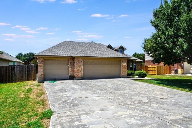 Building Photo - Stunning 4-Bedroom Home in Live Oak Hills,...