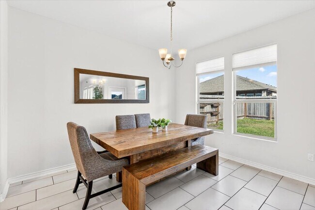 Building Photo - 2614 Vista del Sol