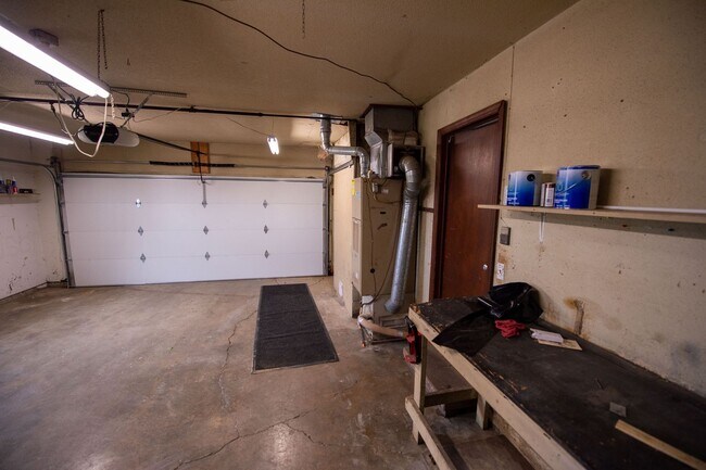 Building Photo - Lovely 3 Bed / 2 Bath in Private Setting--AVAILABLE NOW!!!
