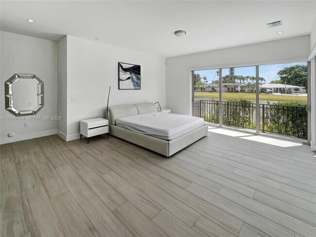 Building Photo - 16582 Botaniko Dr S