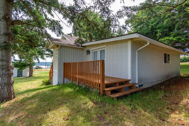 Building Photo - 2 Bed 2 Bath Country Home with Penn Cove View on 2.5 Acres
