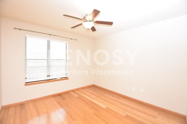 Building Photo - Stunning 1 Bedroom 1 Bathroom in Saint Louis Park!