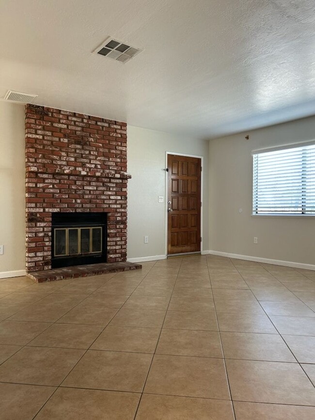 Building Photo - 912 W Graaf Ave