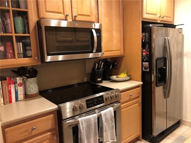 Building Photo - 4209 Pine Heights Dr NE