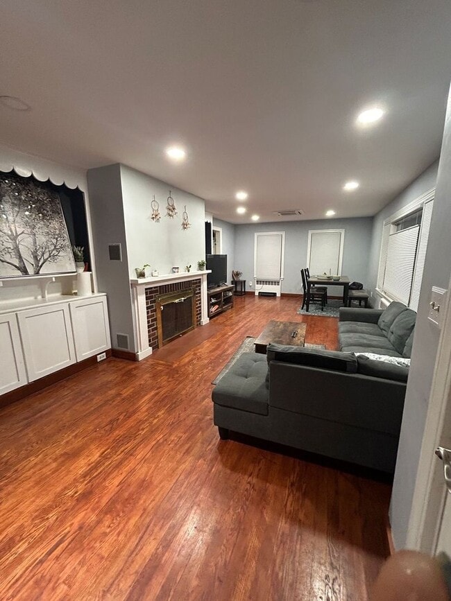 Building Photo - Charming 3BR House in Westborough