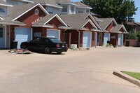 Building Photo - 503 NW Fairway Villa Dr