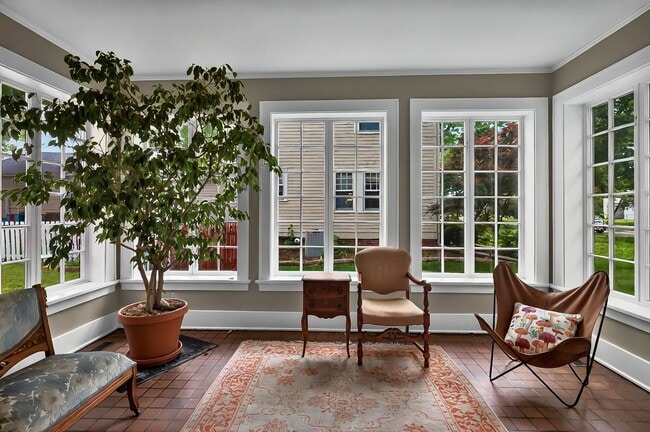 Building Photo - Move In Ready! 5 bedroom 3.5 bath near Was...
