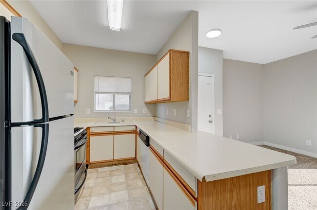 Building Photo - 5751 E Hacienda Ave