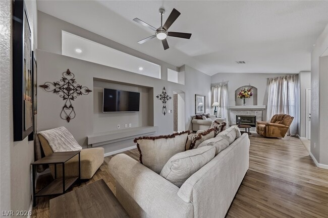 Building Photo - 833 Glitter Glen Ct