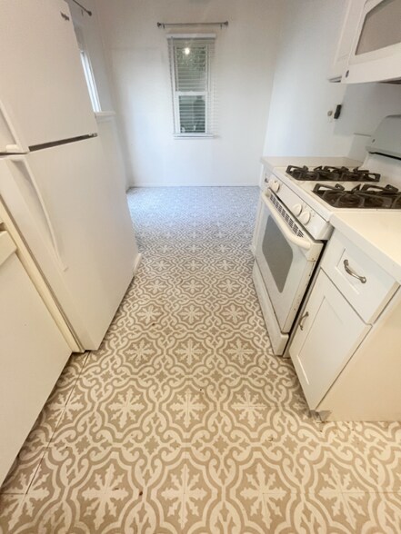 Building Photo - 244 Cliff Dr