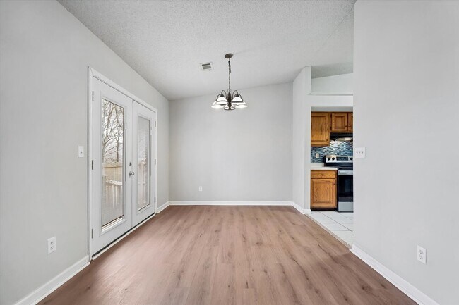 Building Photo - 3 Bed • 2 Bath • Valley View School District