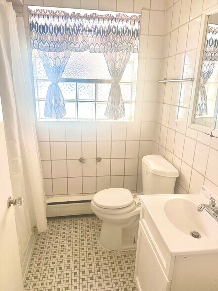 Building Photo - 2533 S 57th Ct