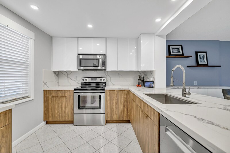 Building Photo - 311 SE 3rd St