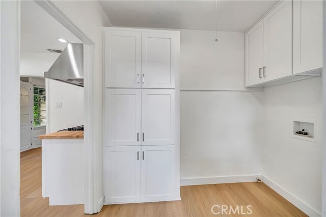 Building Photo - 546 S Beachwood Dr