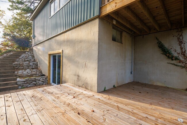 Building Photo - 1002 Woodbine Rd
