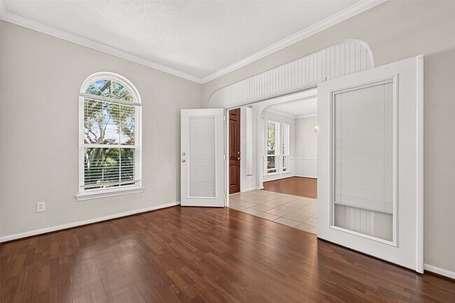 Building Photo - 12110 Laurel Ct