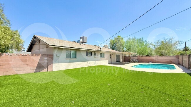 Building Photo - 537 E Laguna Dr
