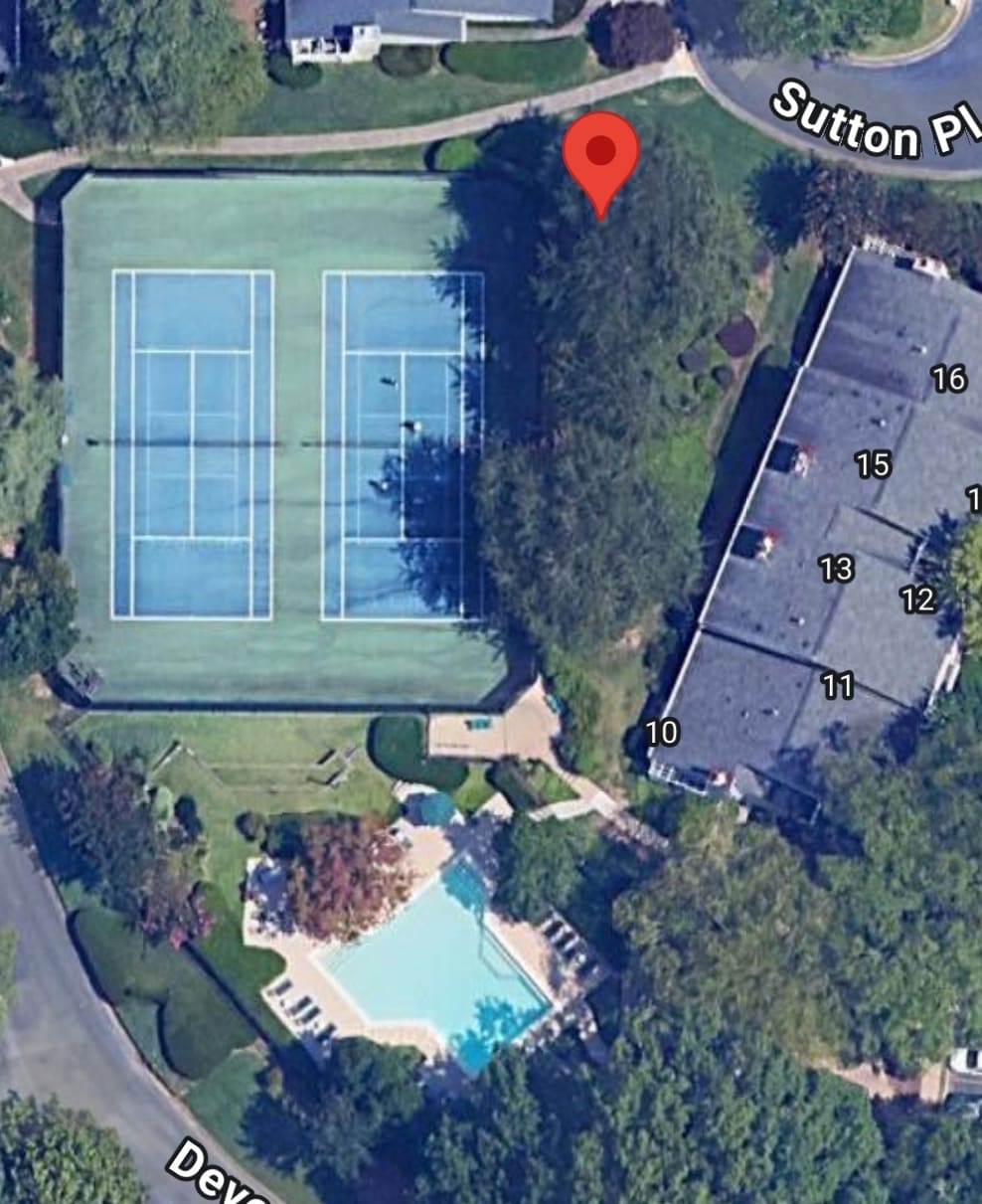 Pool and Tennis courts - 72 Sutton Pl