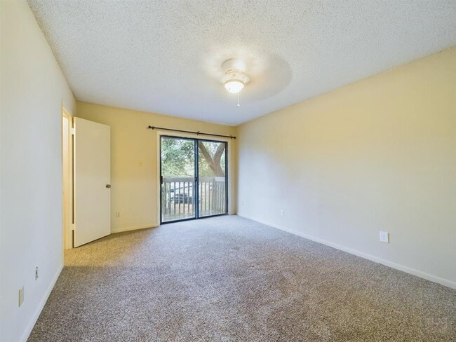 Building Photo - 8502 Lyndon Ln
