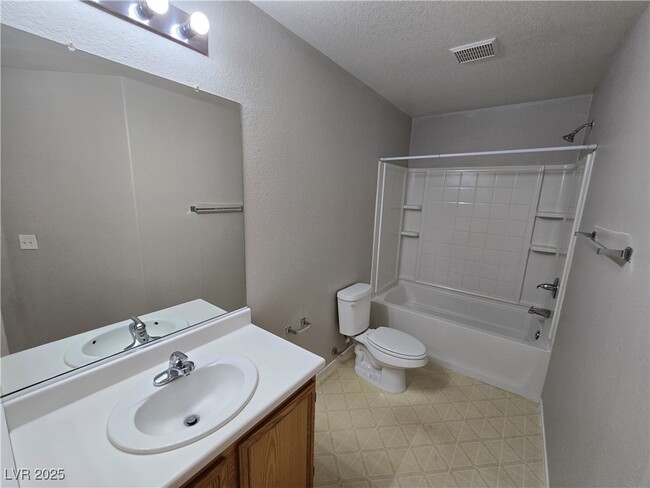 Building Photo - 11150 Ranch Valley St