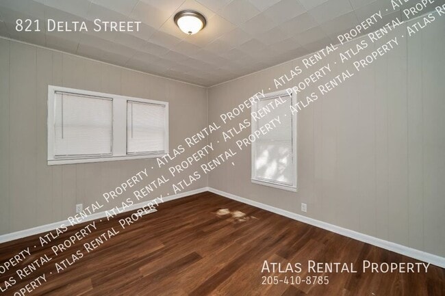 Building Photo - 821 Delta St