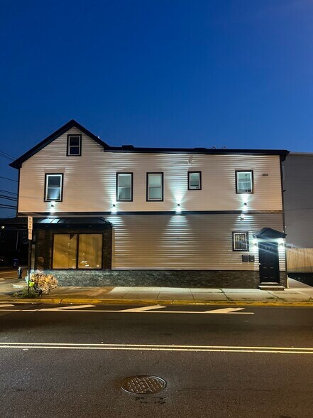 Building Photo - 331 Myrtle Ave