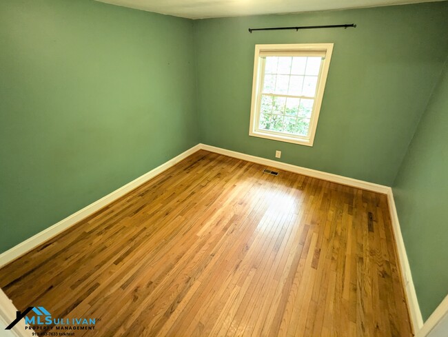 Building Photo - 531 Lakeshore Dr