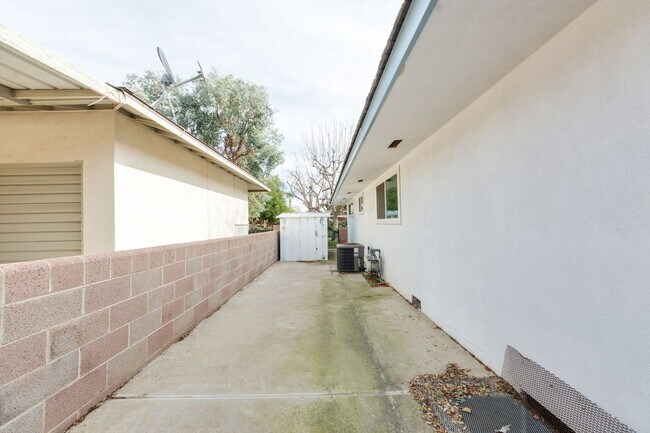 Building Photo - 3105 Barnett St