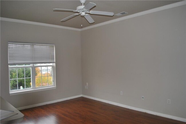 Building Photo - 12926 University Crescent
