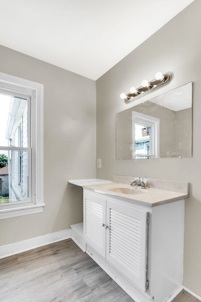 Building Photo - Coming Soon! Cozy 3 Bedroom, 1 Bath Home i...