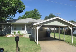 Building Photo - 313 N 1st St