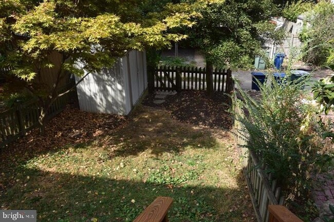 Building Photo - 524 E Luray Ave