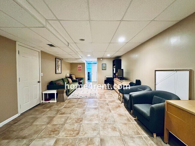 Building Photo - A Lovely, Four Bedroom Lenexa Home w/ Wood...