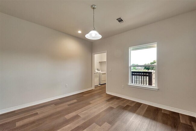 Building Photo - 203 Glade Bridge Ln