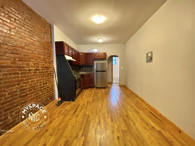 Building Photo - 891 Bergen St