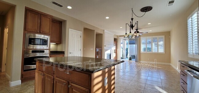 Building Photo - 2339 Shadow Berry Dr