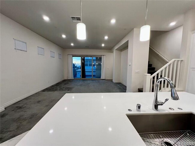 Building Photo - 186 Frame