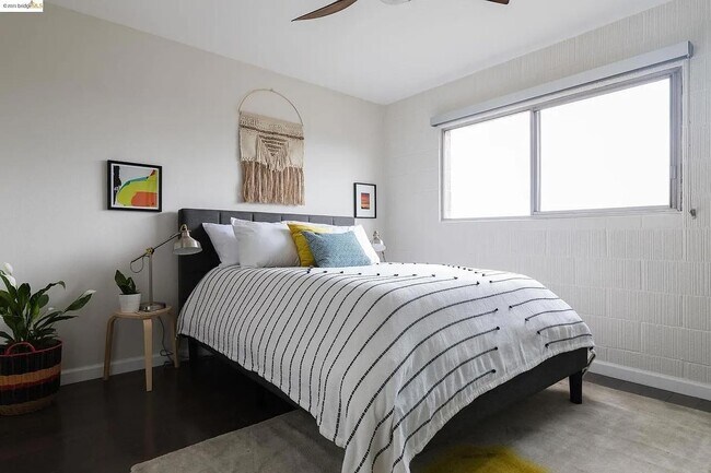 Building Photo - 1 Kelton Ct