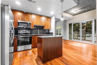 Building Photo - 250 Pharr Rd NE