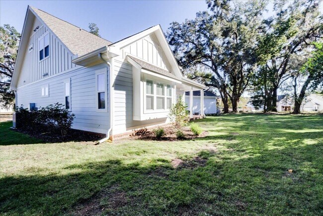 Building Photo - 4028 Poets Trl