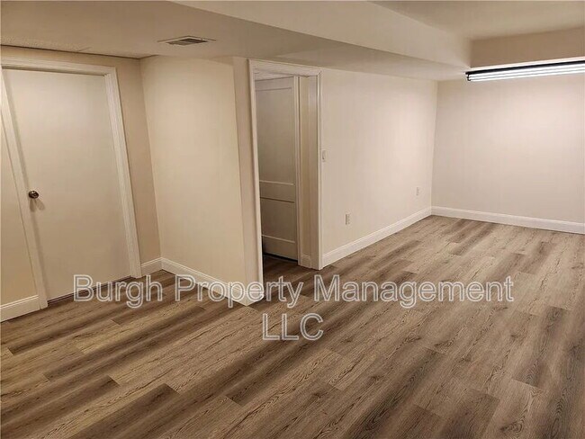 Building Photo - 331 Redwood St