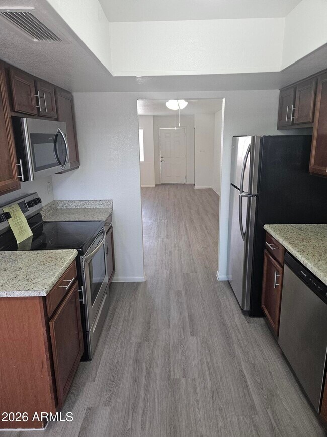 Building Photo - 3810 E Earll Dr