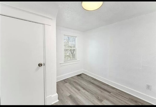 Building Photo - 3 bedroom 1 bath