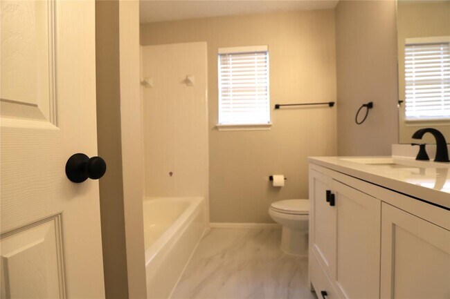 Building Photo - 21631 Live Oaks Spring Dr