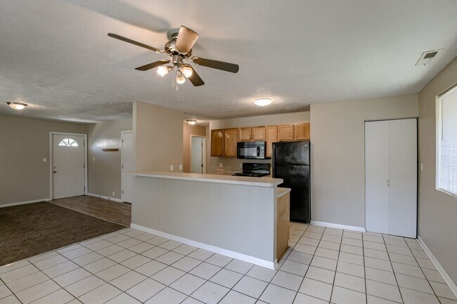 Building Photo - **$500 Move In Credit - SHORT TERM LEASE O...