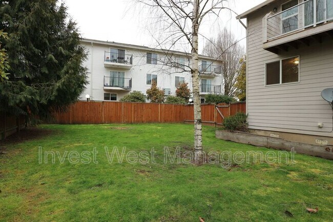 Building Photo - 1830 SE 11th Ave