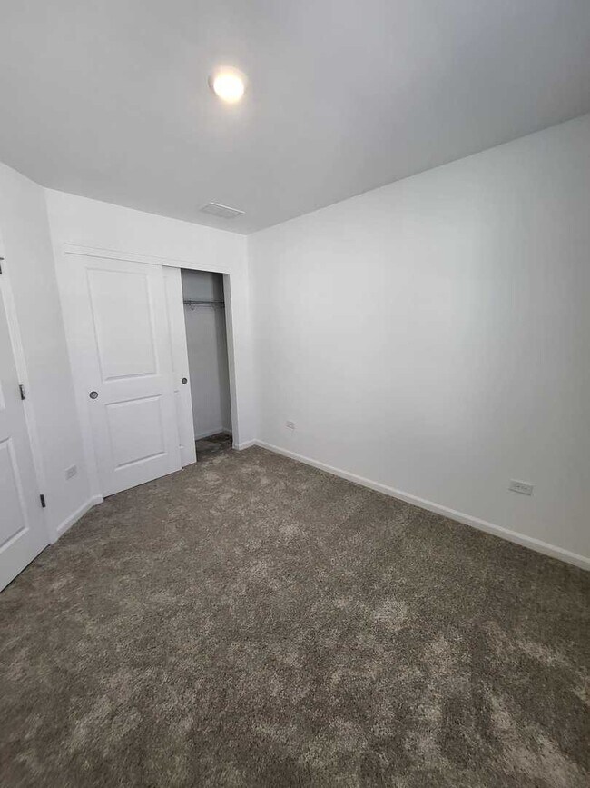 Building Photo - 588 Wolverine Dr