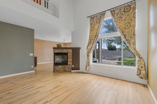 Building Photo - Lovely 3 bed / 2.5 bath Home in the Power ...