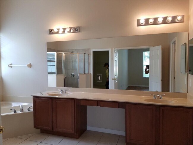 Building Photo - 8715 Cambridge Pointe Ln